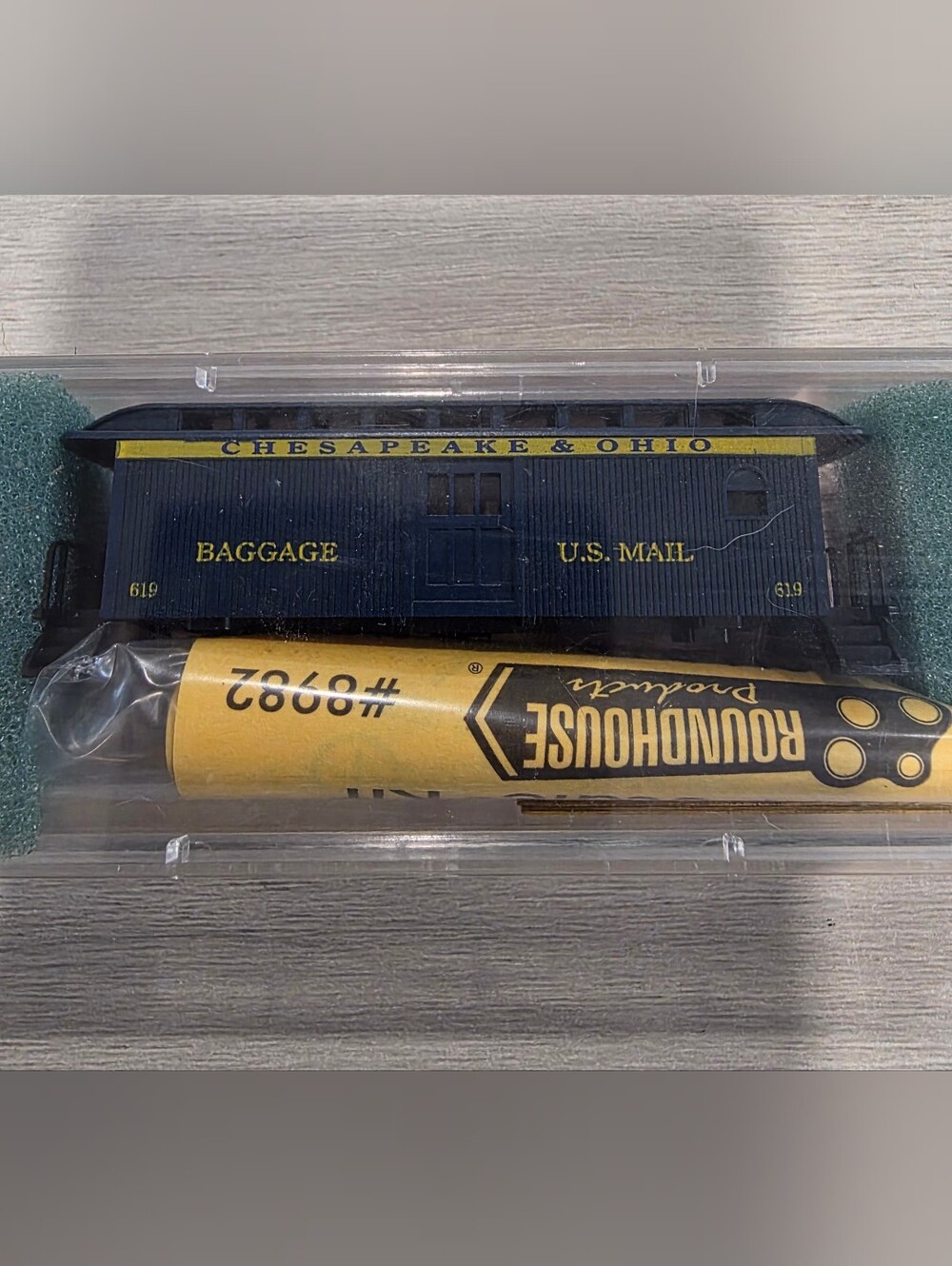 Roundhouse Products N Scale Chesapeake & Ohio Overton Baggage Car Kit